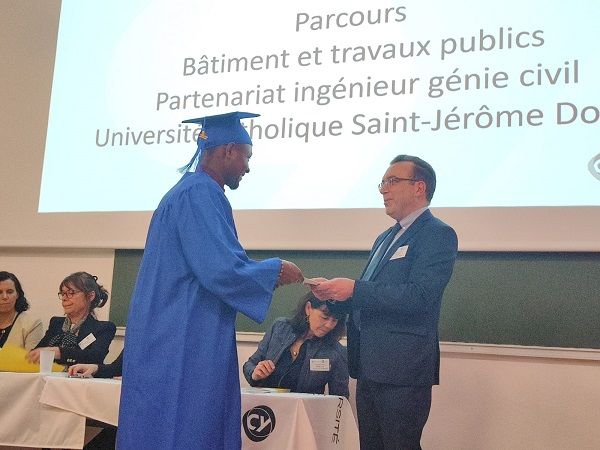 Félicitations aux lauréats du double diplôme ingénieur – master en génie civil de CY Cergy Paris Université et l’Institut Universitaire Catholique Saint-Jérôme de Douala !