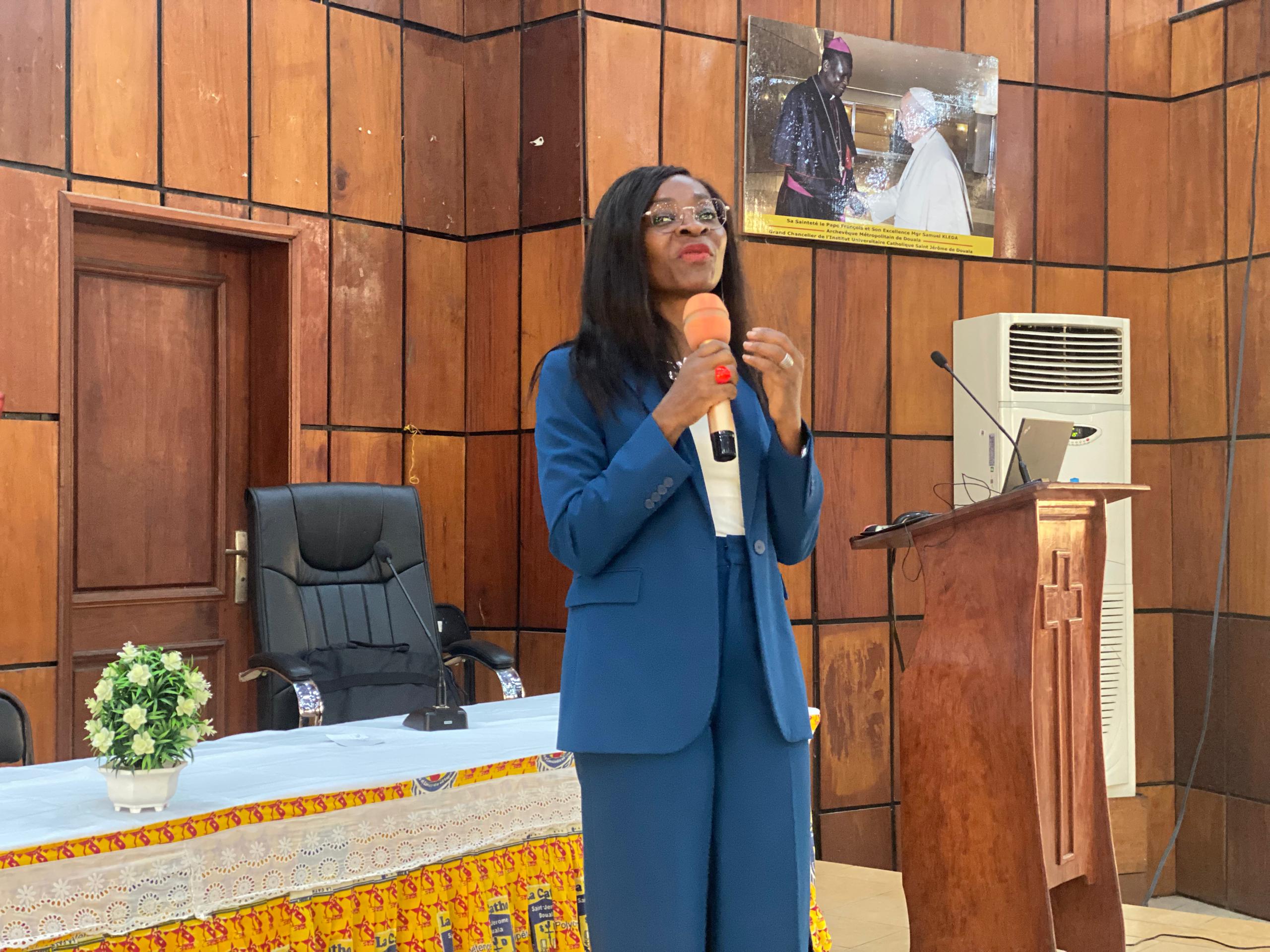 LA DIRECTRICE GENERALE DE LA SGS A SAINT JEROME
